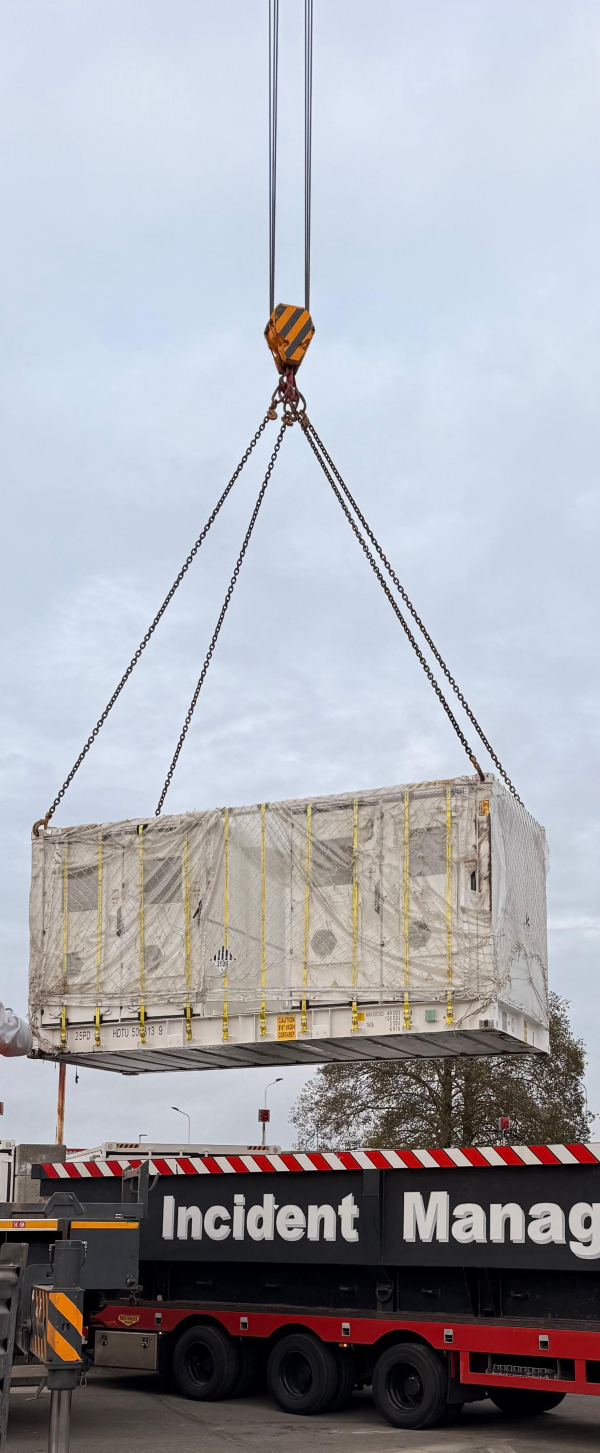 Gekantelde ESS Container