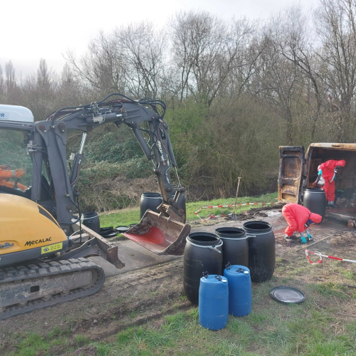 voertuig brand met onbekende chemische stof
