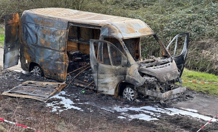 voertuig brand met onbekende chemische stof