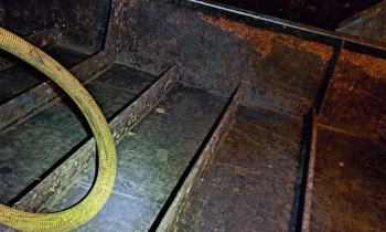 Ballasstanks van ponton reinigen
