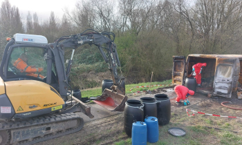 voertuig brand met onbekende chemische stof