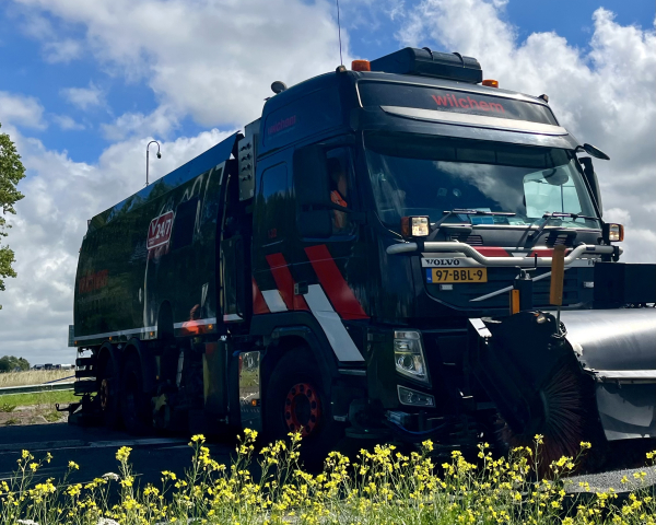 wegdekreiniger n57 .jpg