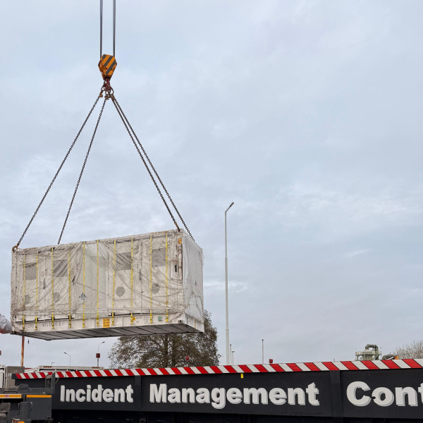 Gekantelde ESS Container